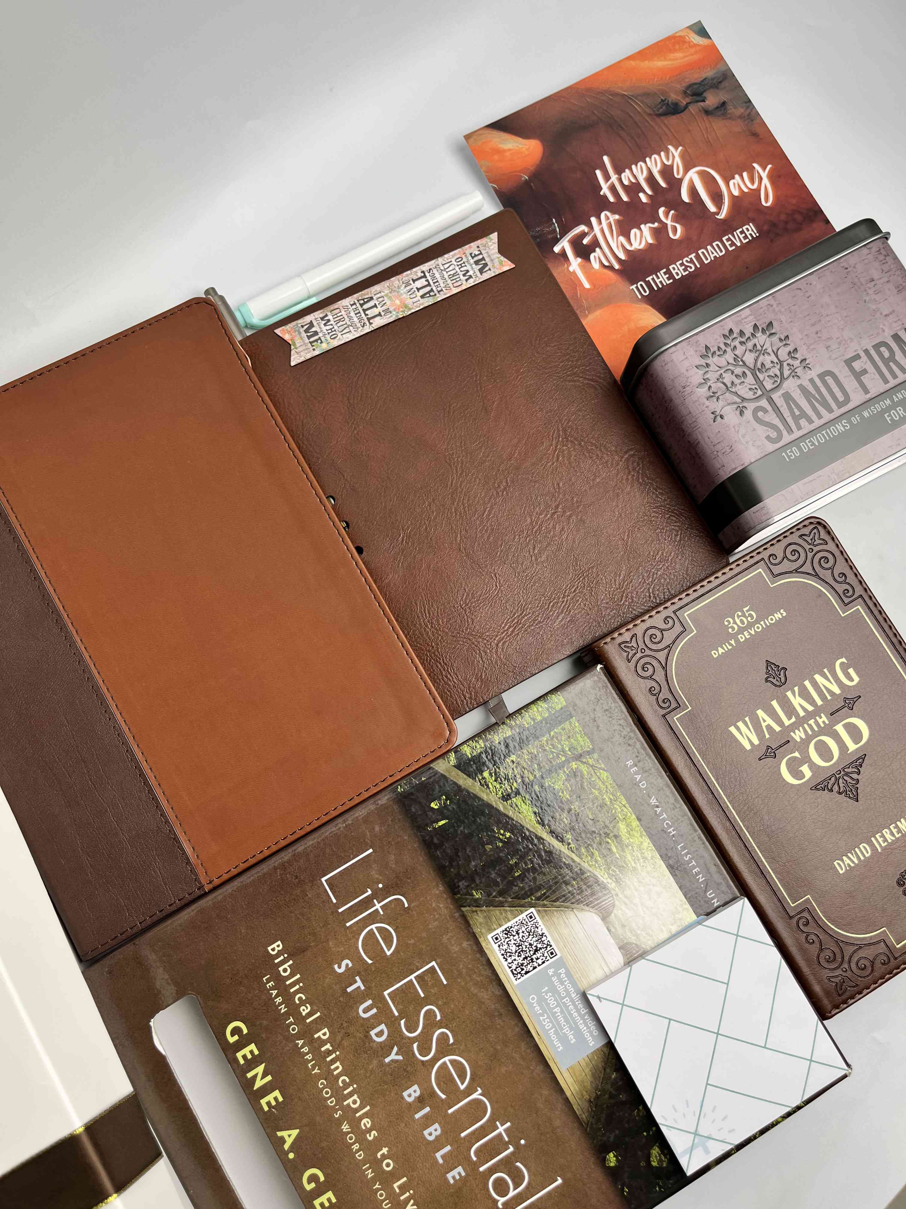 Man of Faith/HCSB Life Essentials Package